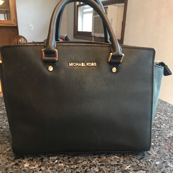 Michael Kors Handbags - Michael Kors Medium Selma Handbag
